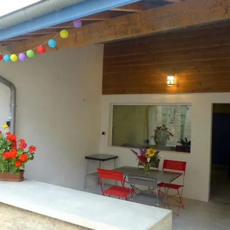 Дом отдыха Au Coeur De Avec Terrasse Et Balades En Foret - Fr-1-611-10 Chateauvillain